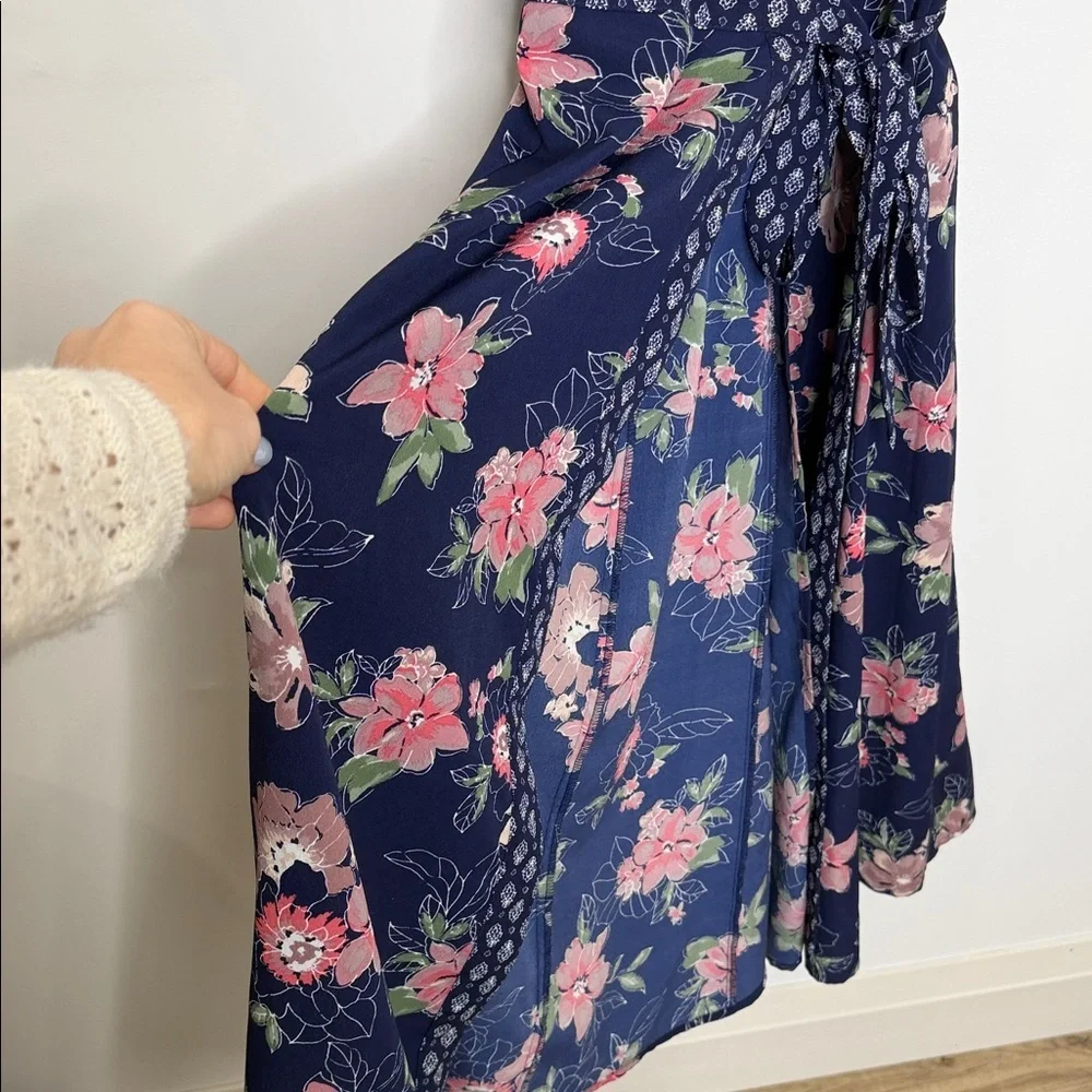 Jessica Simpson Maternity Navy Floral Wrap Maxi Dress – Medium - Picture 5 of 10